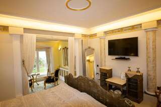 Отели типа «постель и завтрак» Ferndale Luxury Boutique Bed & Breakfast Кил Royal Suite (Roman)-8