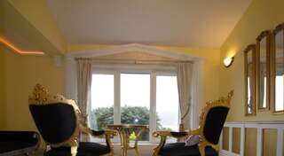 Отели типа «постель и завтрак» Ferndale Luxury Boutique Bed & Breakfast Кил Royal Suite (Roman)-1